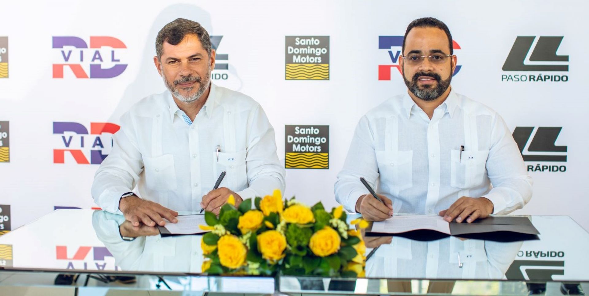Santo Domingo Motors y Fideicomiso RD Vial formalizan alianza optimizará movilidad y paso de clientes por peajes