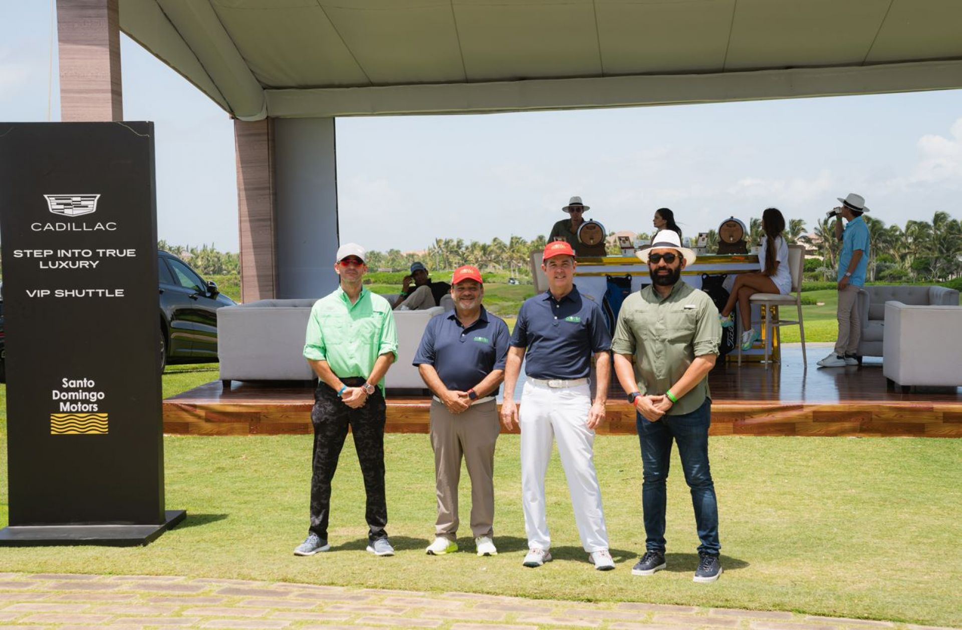 Muestran bondades de vehículos Cadillac a empresarios y golfistas del torneo de ADOZONA